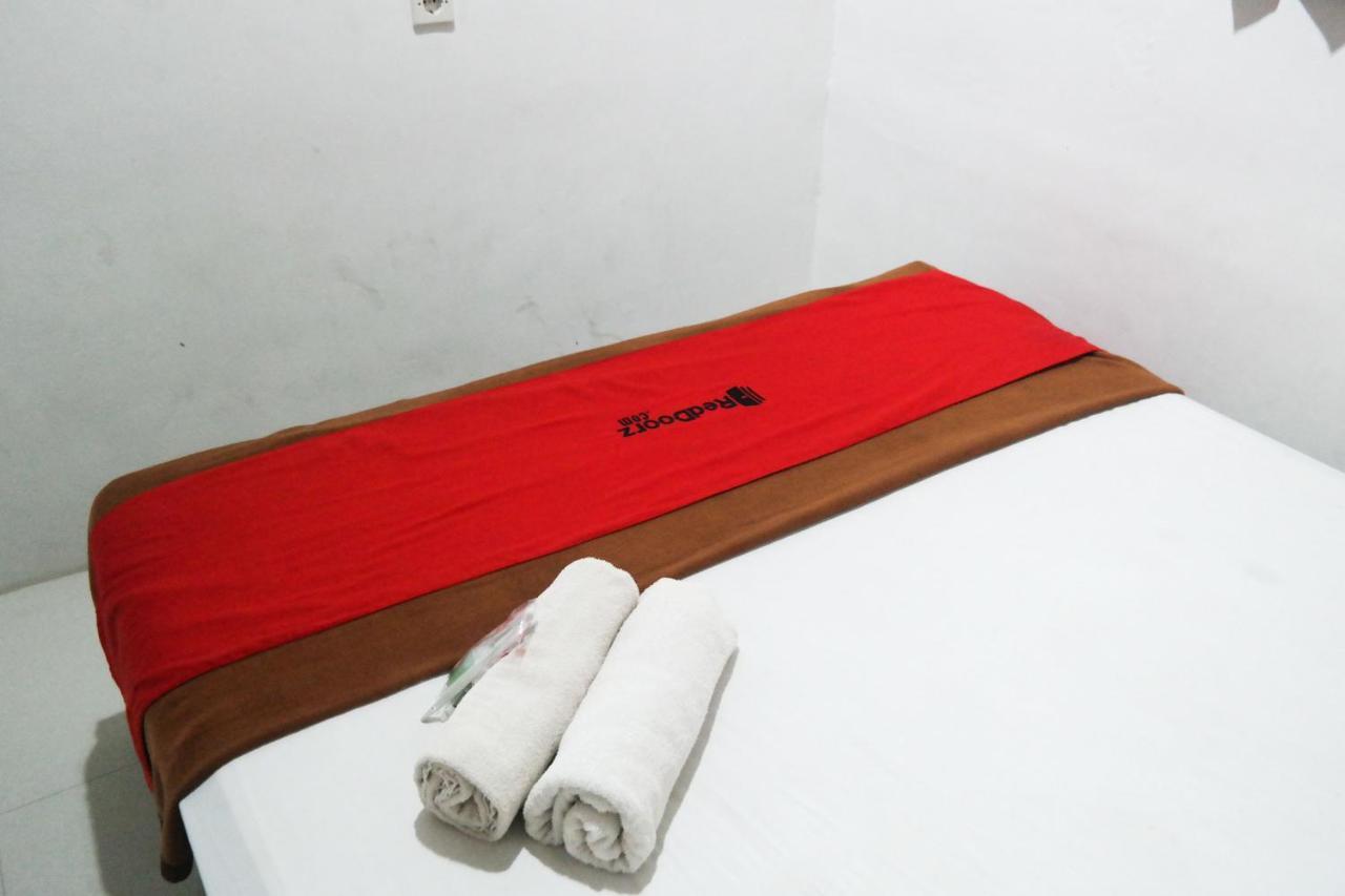 נקסר Reddoorz At Jalan Somba Opu Losari מראה חיצוני תמונה
