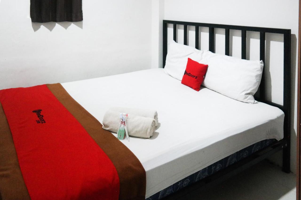 נקסר Reddoorz At Jalan Somba Opu Losari מראה חיצוני תמונה